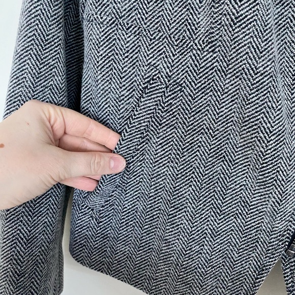 Loft brand suit jacket/blazer. Size M. Grey tweed style blazer with no collar - Picture 4 of 6